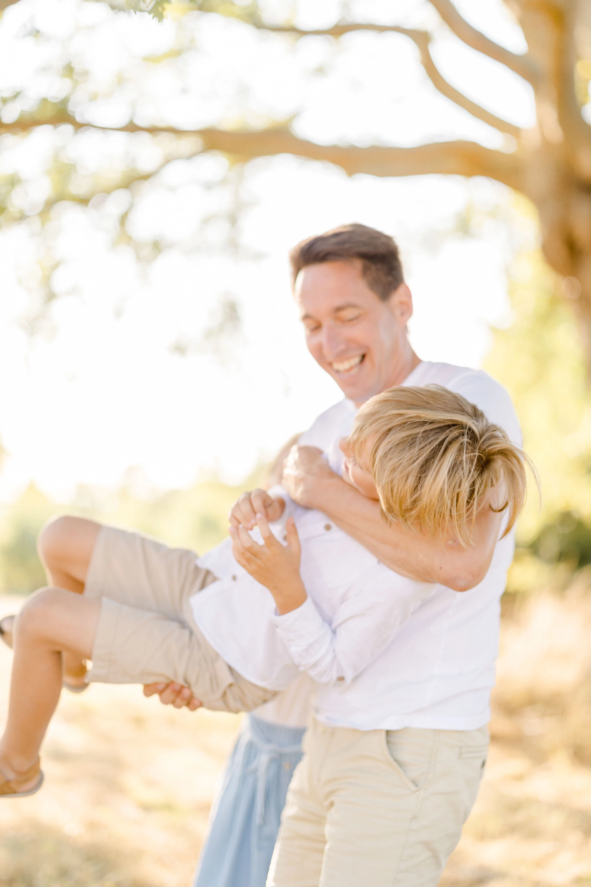 bonheur main amour enfant gris